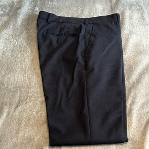 Club Monaco. Modern slim fit. Midnight blue pant. 100% wool 100% polyester.